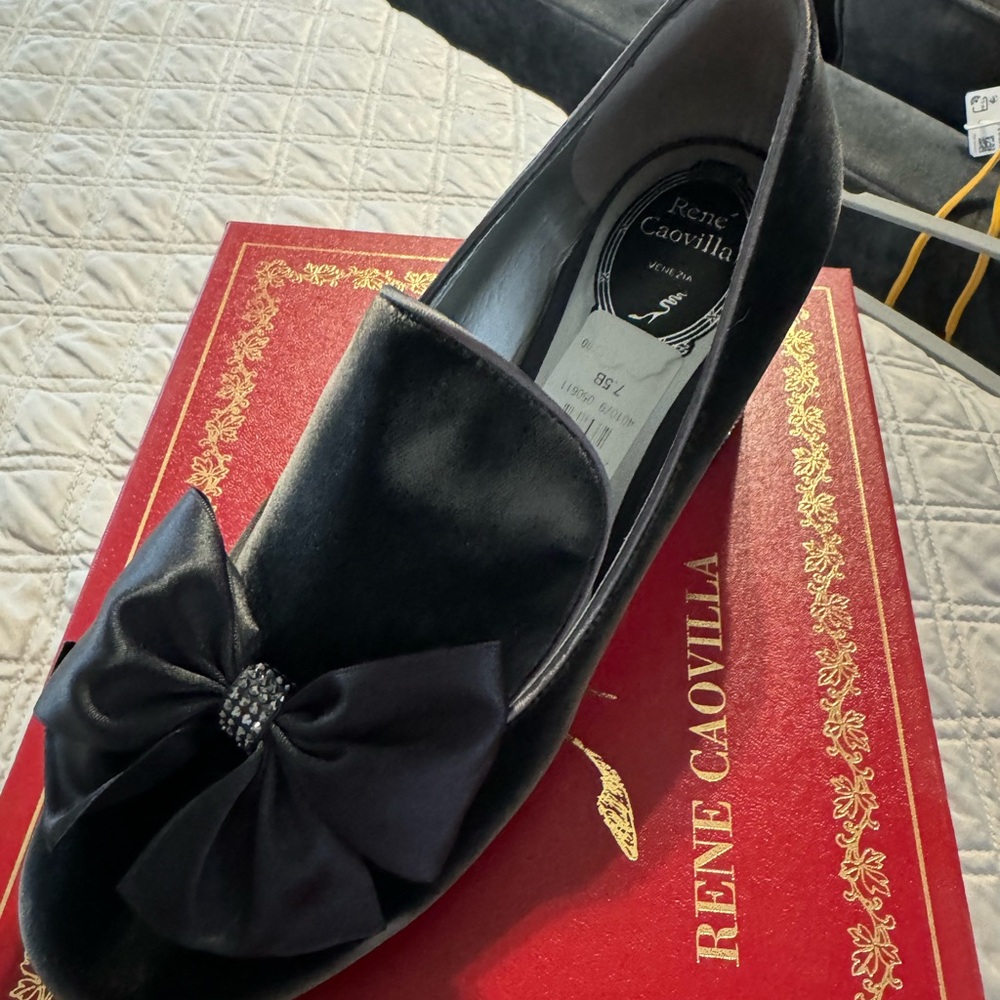 Rene Coavilla size 71/2  excellent condition